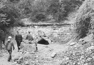 Eingang zur Pouderiea.jpg (50712 Byte)